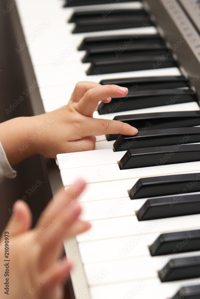 child learn piano child learn piano