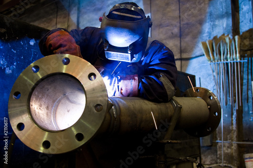 worker welding photo