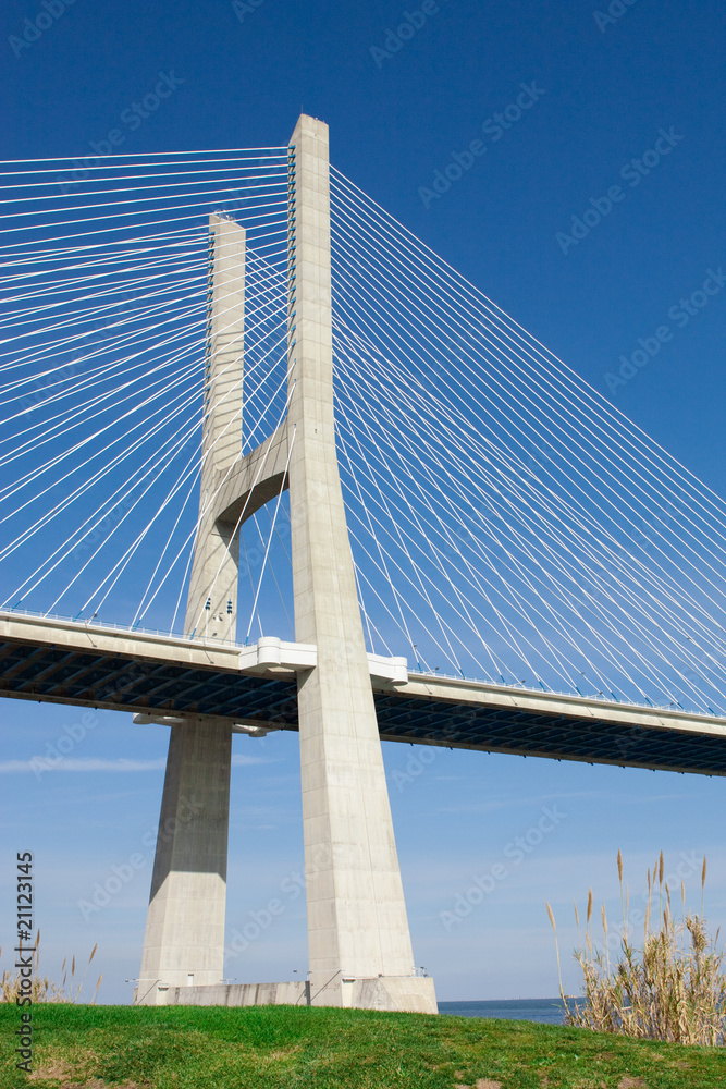 Obraz premium View of the Vasco da Gama bridge - Lisbon