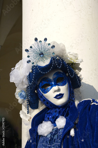 Fototapeta Naklejka Na Ścianę i Meble -  Maschera in blu.