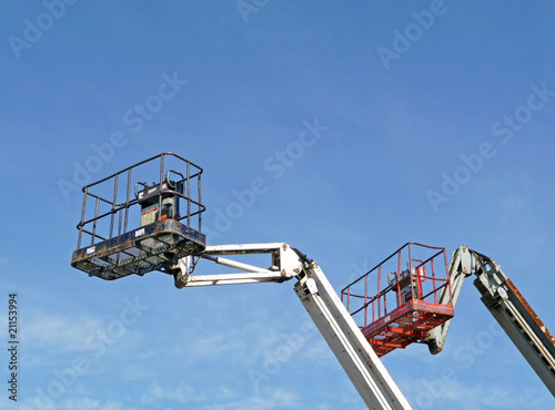 Two hydraulic lift platforms