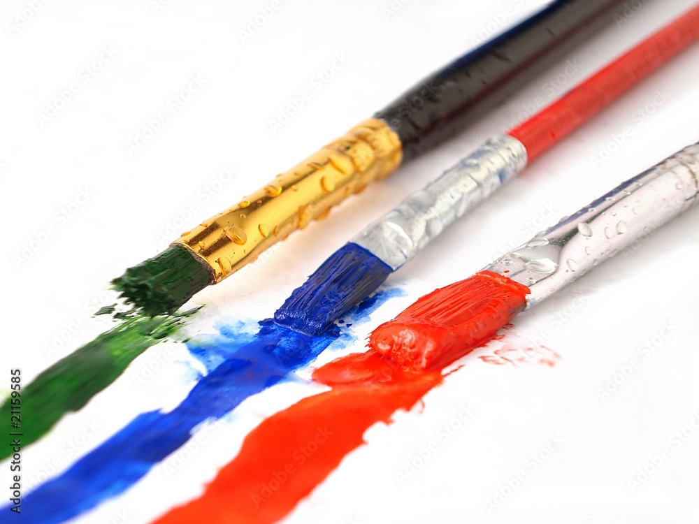 Obraz premium Three paintbrushes with bright paint