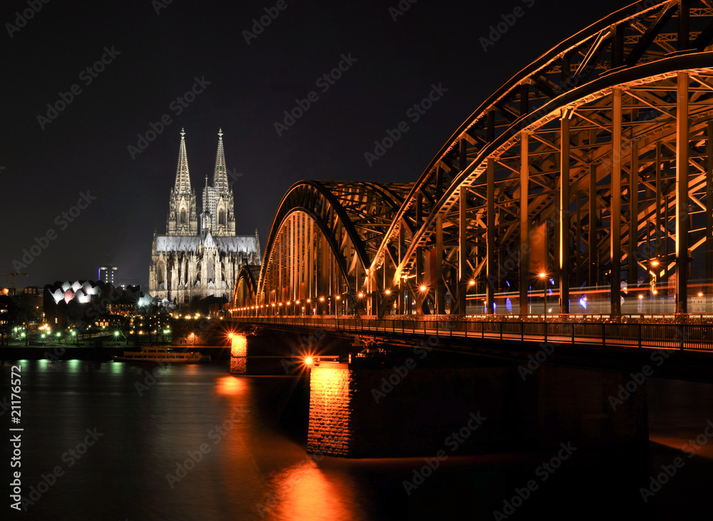 Fototapeta premium Kölner Dom und Hohenzollernbrücke