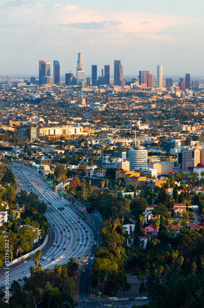 Fototapeta premium Los Angeles o zachodzie słońca