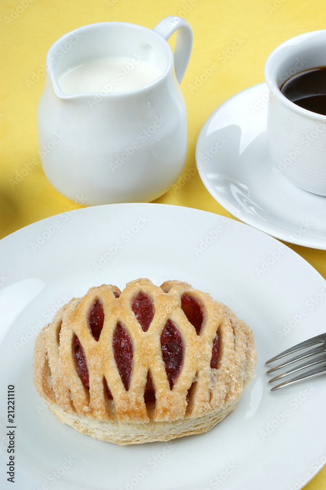 selbst gebackener Kuchen und Kuchengabel selbst gebackener Kuchen und Kuchengabel