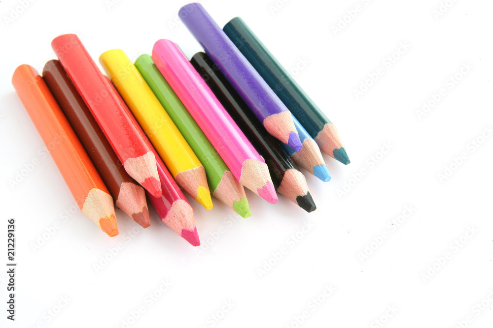 Crayons de couleur sur fond blanc Crayons de couleur sur fond blanc