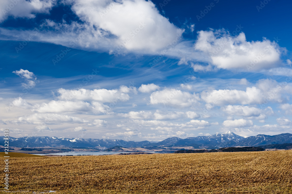 horizon with mountains