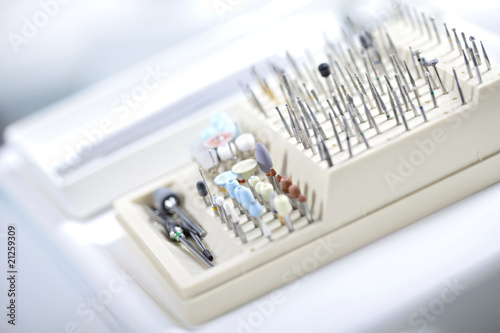 Burs, polishers and drills with shallow depth of field