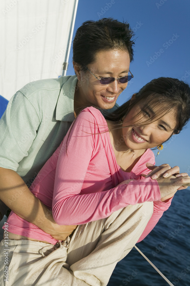 Obraz premium couple relaxing on yacht