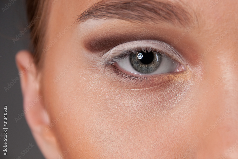 Obraz premium Close up portrait of beautiful womans eye