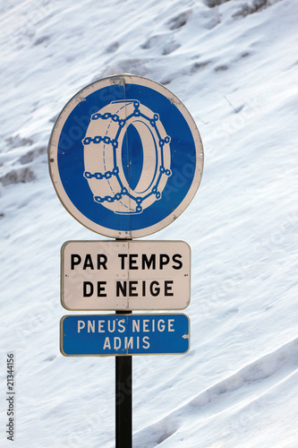 Panneau chaine obligatoire