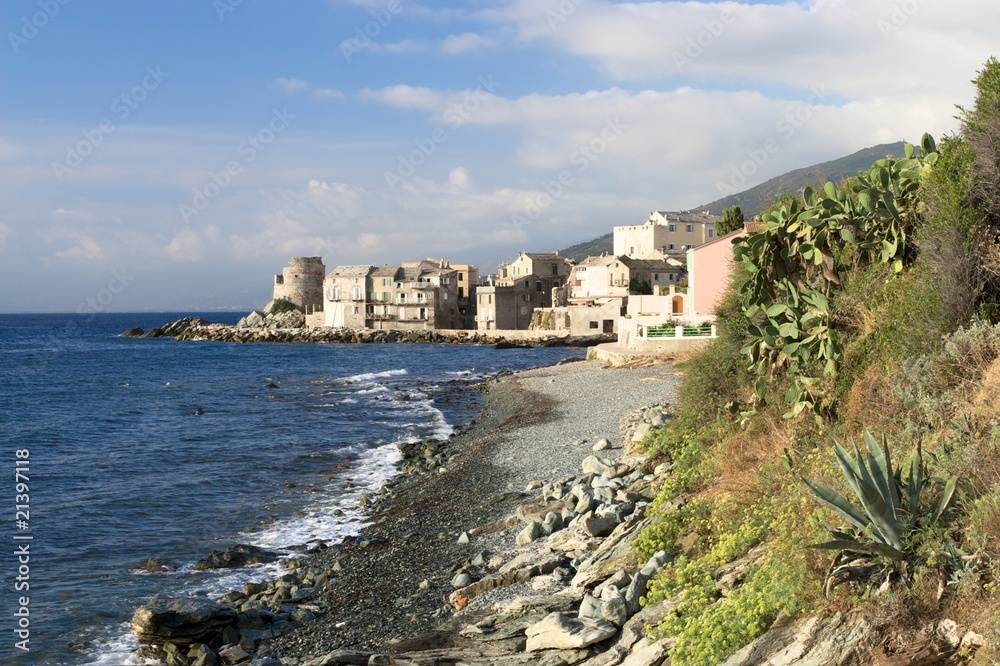 Corsica - paesino sul mare