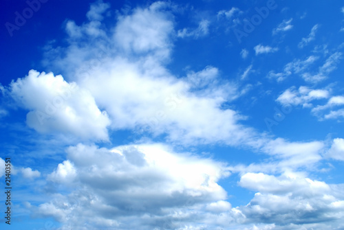 Blue sky wih clouds
