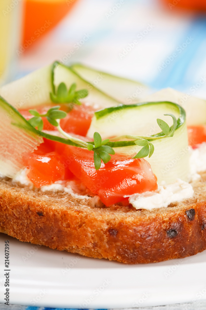 Toast with vegetables and fish Toast with vegetables and fish
