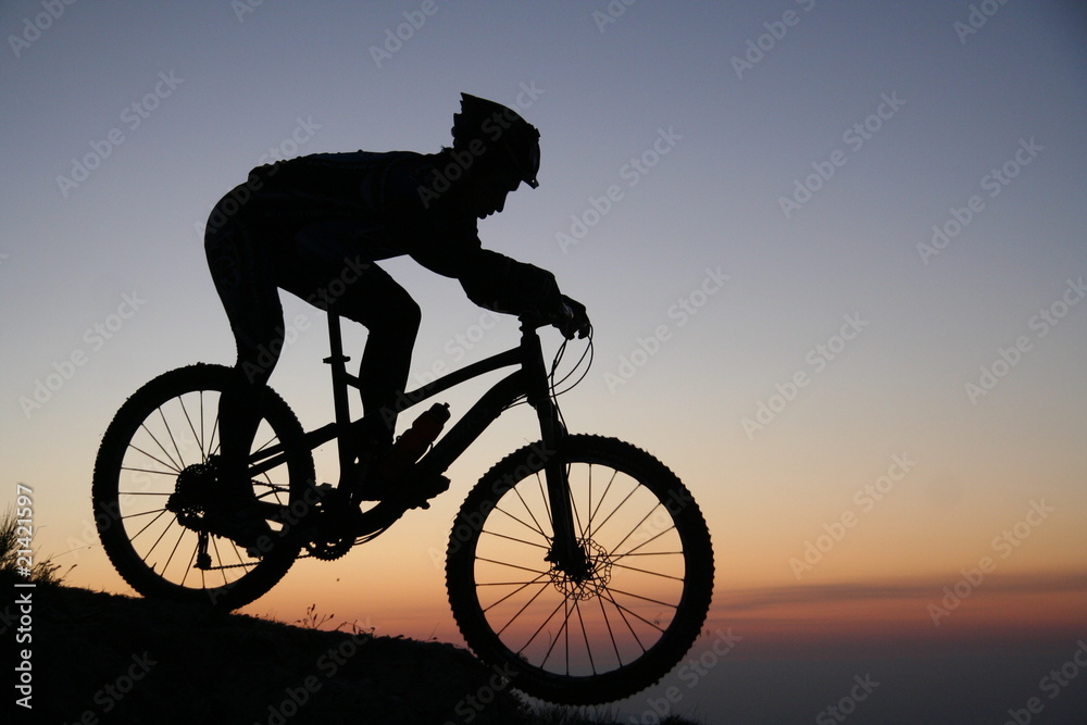 Fototapeta premium Cycliste en ombre chinoise