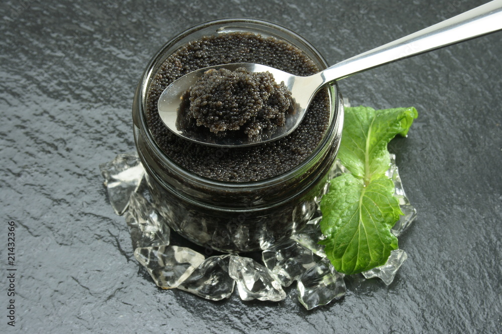 Löffel mit Kaviar, Eis und Minze Stock Photo | Adobe Stock