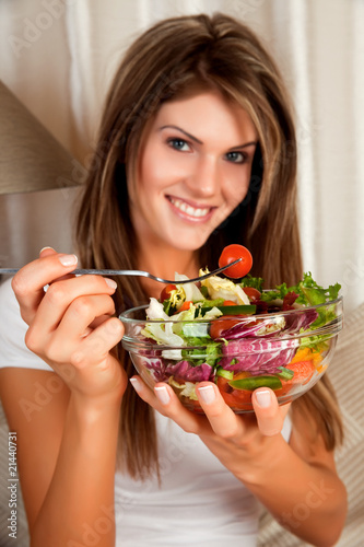 Young beauty woman eating salad