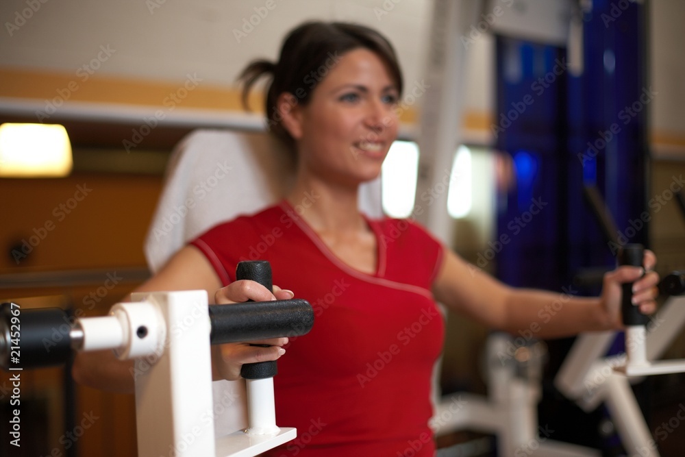 Obraz premium Frau beim Schultertraining