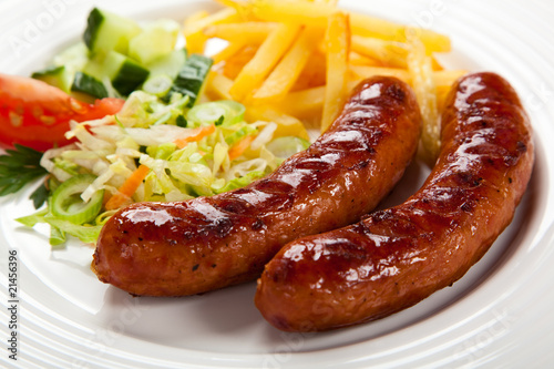 Grilled sausages and vegetables