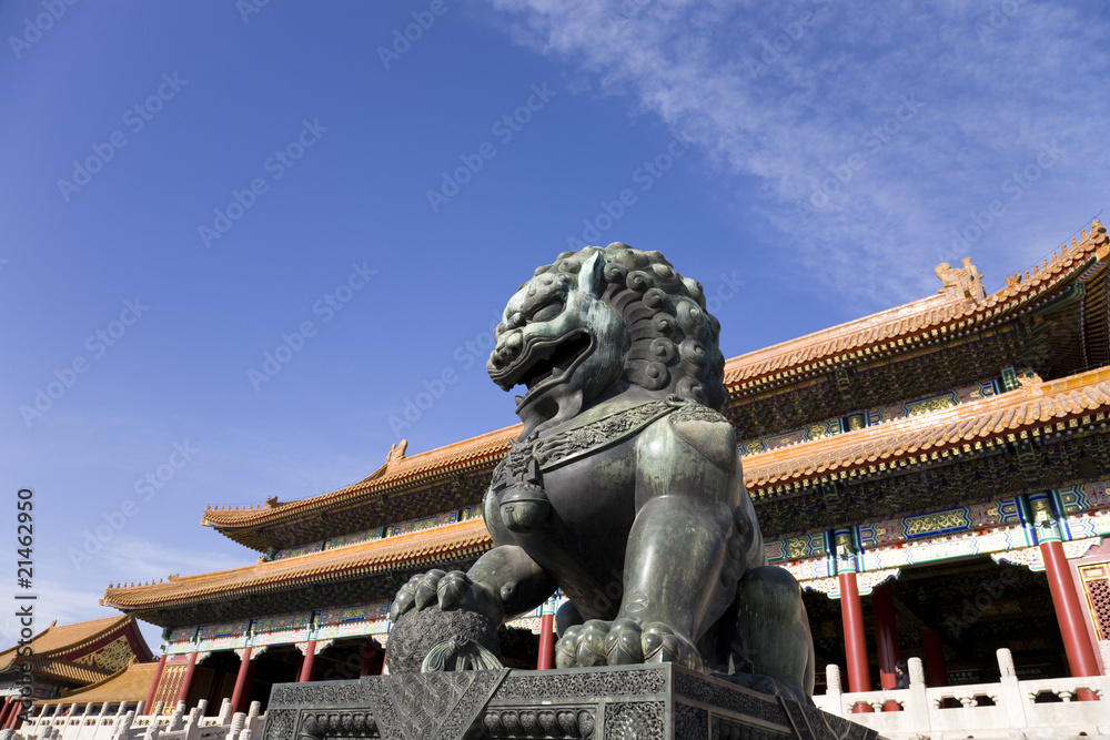 Fototapeta premium Royal Bronze Lion in forbidden city