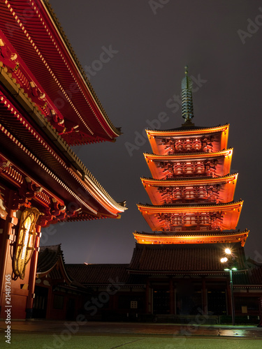 東京　浅草寺　宝蔵門と五重塔