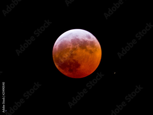 éclipse lunaire de lune rousse nuit