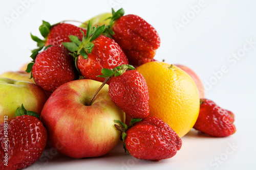 Fototapeta Naklejka Na Ścianę i Meble -  Fruit on white background
