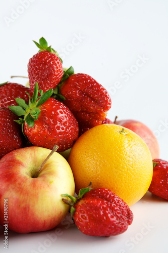 Fototapeta Naklejka Na Ścianę i Meble -  Fruit on white background