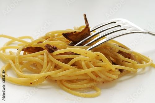 Spaghetti aio oio e peperoncino - Cucina del Lazio photo