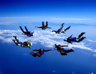 Fotobehang Luchtsport Paragliders zweven hoog in de lucht  © Kovalenko I
