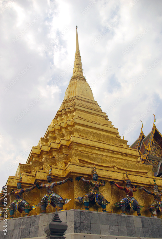 Naklejka premium Temple guardians at Wat Phra Keo