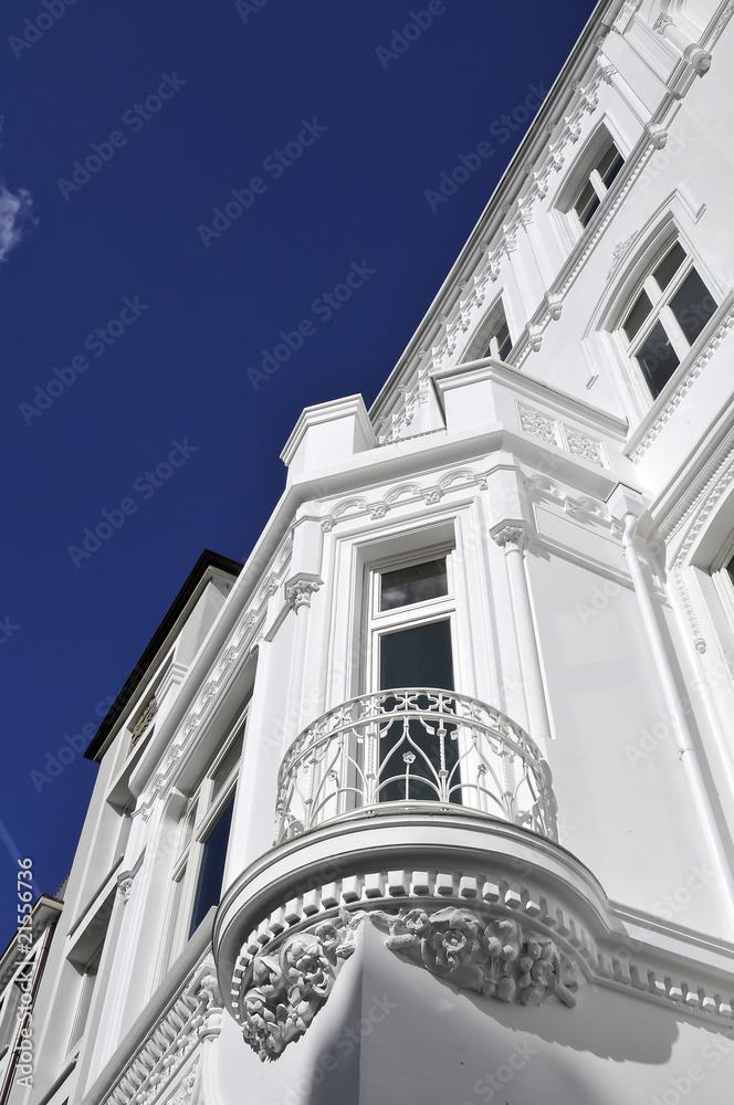 Neoklassizistische Fassade mit Erker