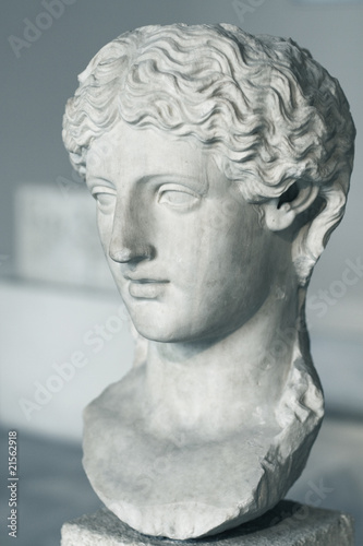 statue of a woman head