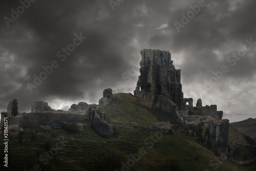 Storm above castle ruins Fototapet