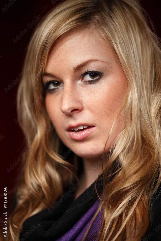 Portrait junge blonde Frau Portrait junge blonde Frau