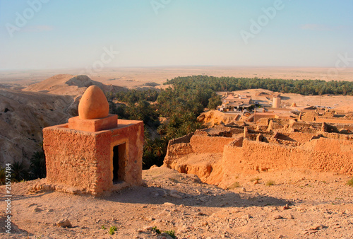 Ruins of old houses in village Chebika, mountain oasis, Tunisia