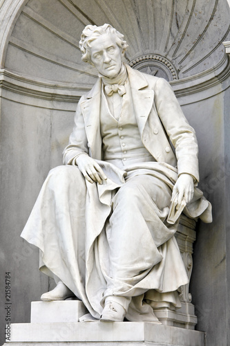 Monument to the poet Franz Grillparzer in Vienna © Gina Sanders