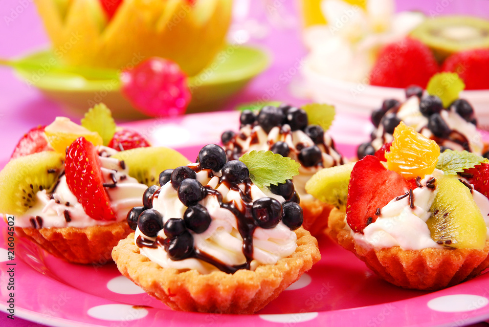 mini tartlets with cream and fruits mini tartlets with cream and fruits