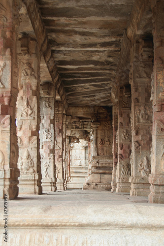Temple Corridor © MahanteshC