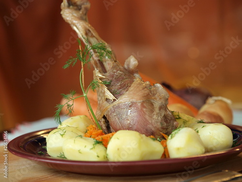 STEAMED DISHES THIGH OF THE TURKEY WITH THE CARROT