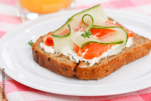 Toast with vegetables and fish.