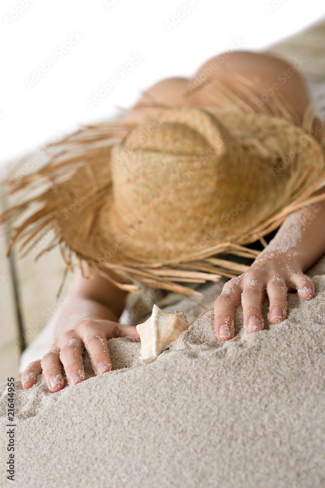 Foto De Naked Woman Sunbathing On Beach Do Stock Adobe Stock