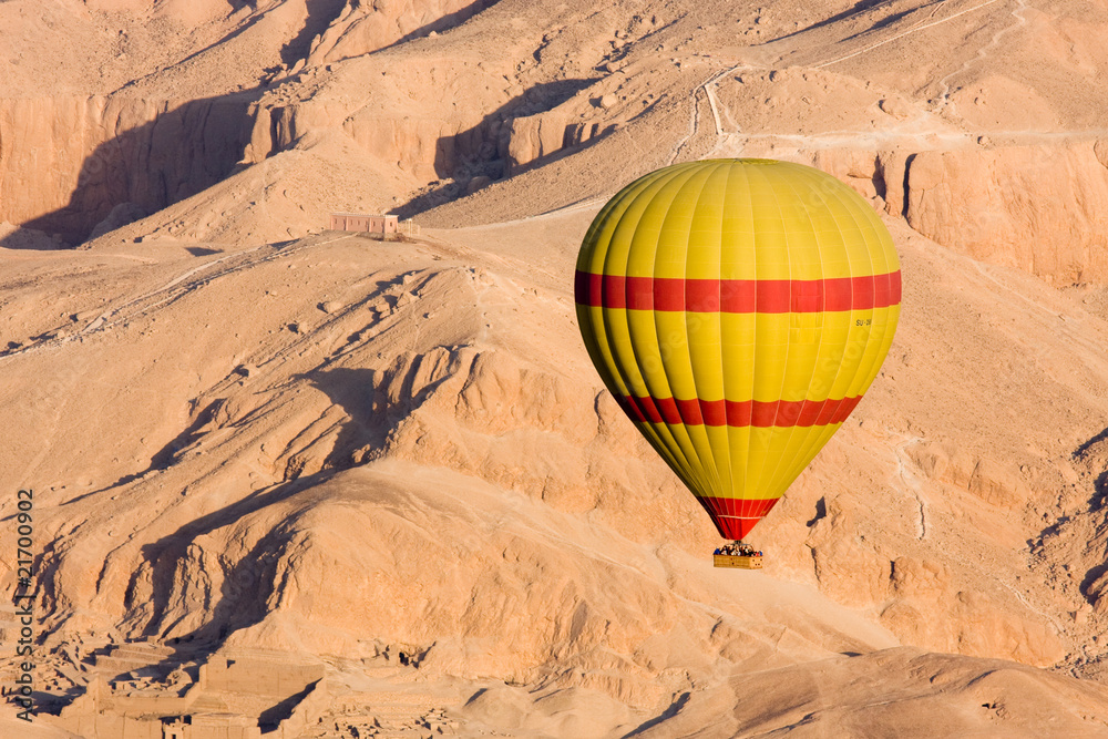 Naklejka premium Hot air balloon in Egypt