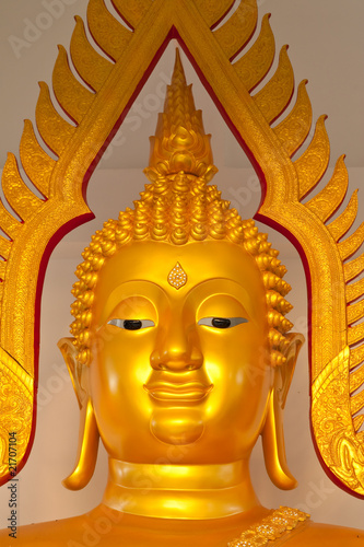 Buddha image © Sura Nualpradid
