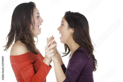 deux jeunes femmes rigolade