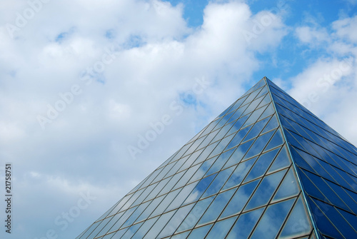 Piramide di vetro