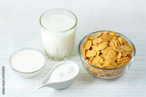 Dairy products and cornflakes