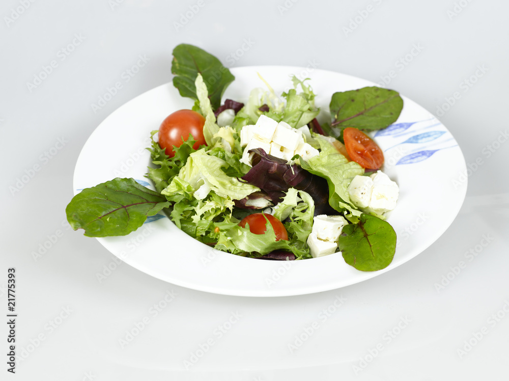 ensalada con tomate y lechuga