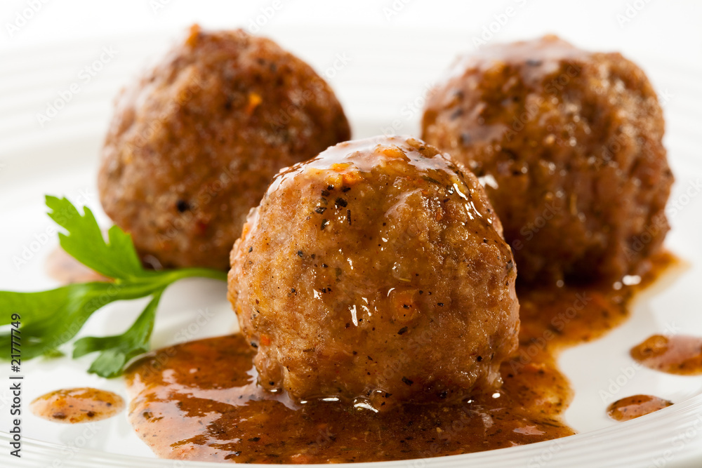 Фотография Roasted meatballs and vegetable salad