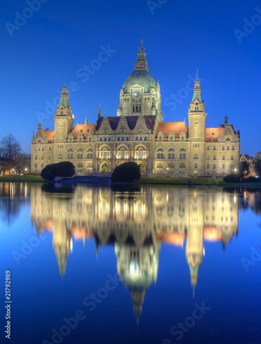 Neues Rathaus in Hannover zur blauen Stunde